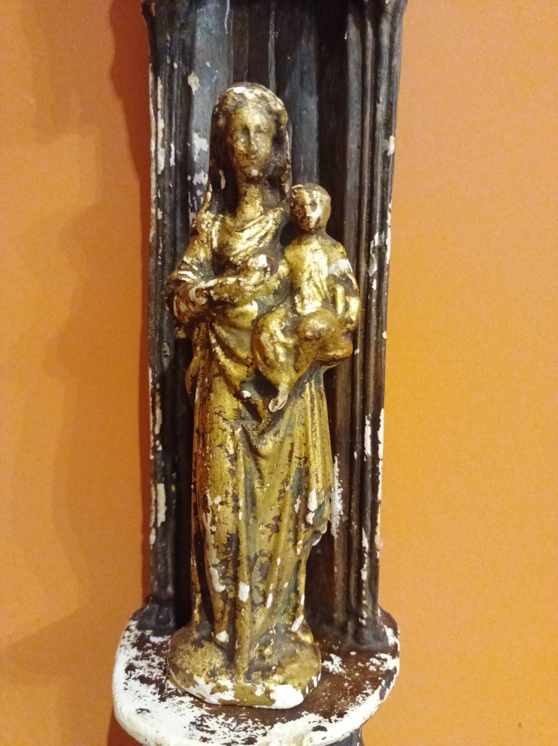 Wall stele with statue of the virgin
