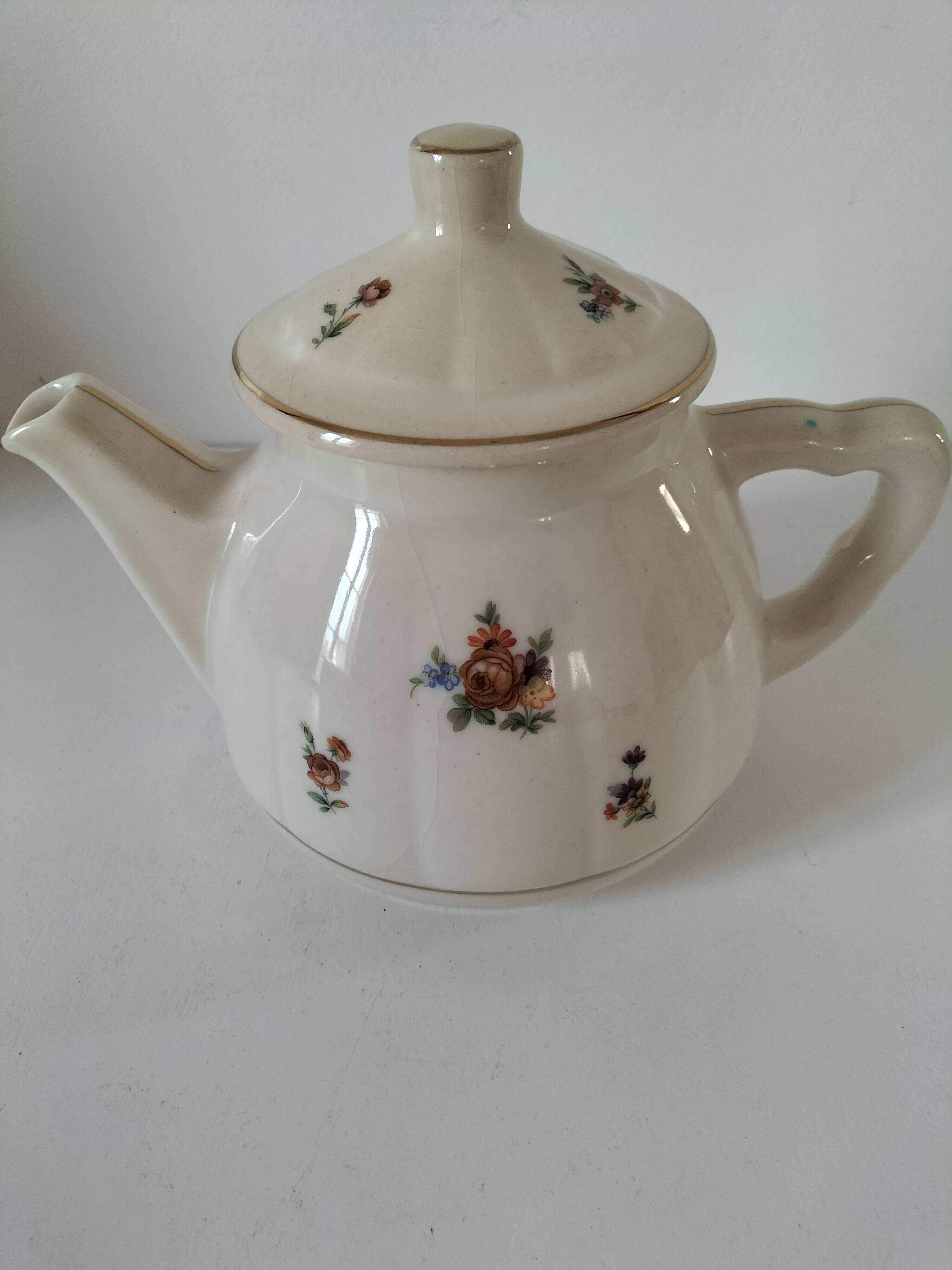 Sultana style teapot