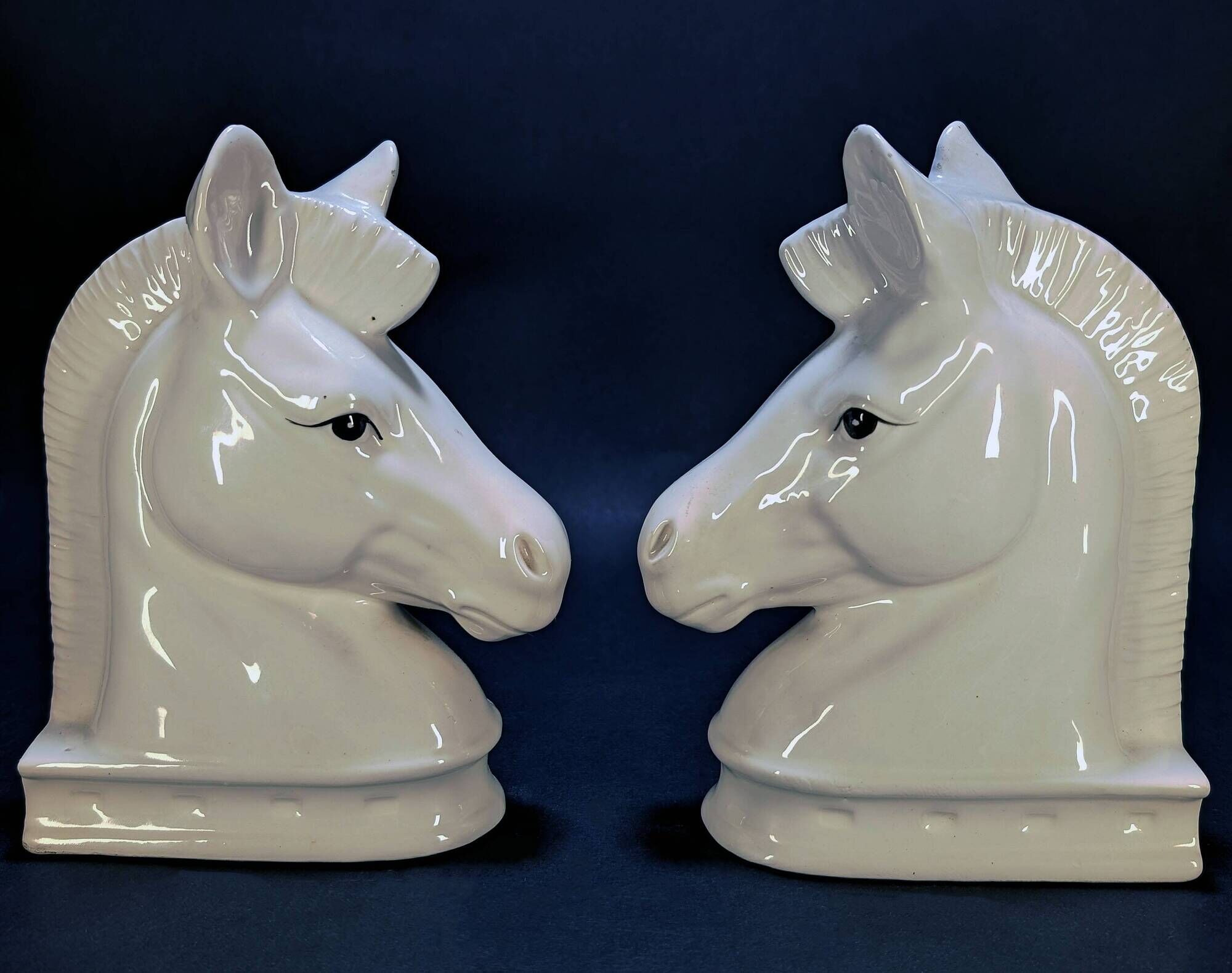 Serres-livres vintage de chevaux blancs en céramique