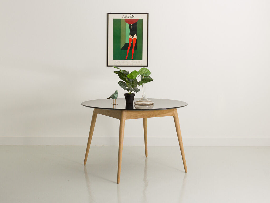 Round table, black lacquered top, solid oak base