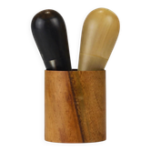Salière et poivrière "Les Bombes" en noyer et corne par Carl Aubock II, années 1950