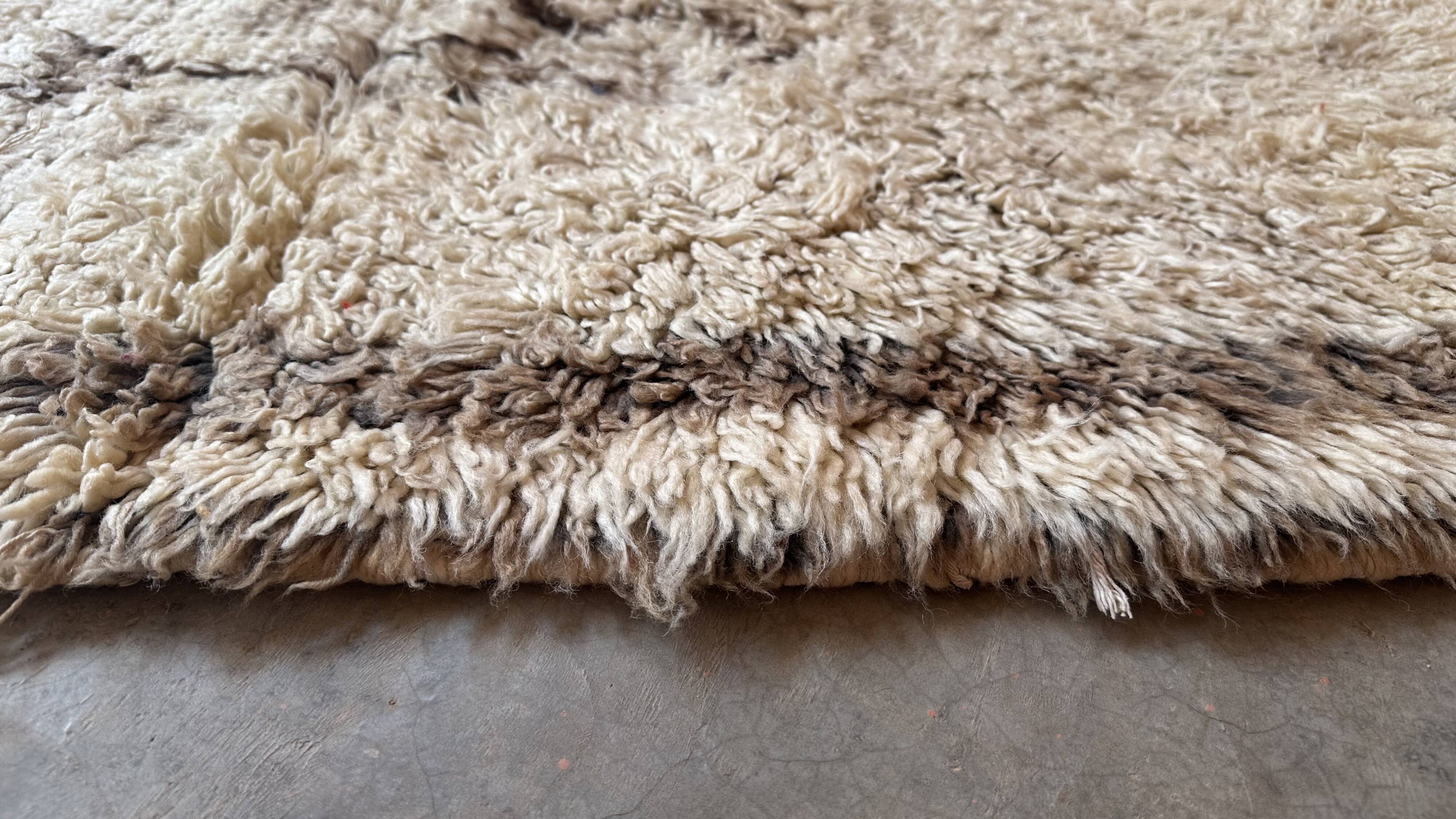 Azilal beige Berber rug - 191 x 79 cm