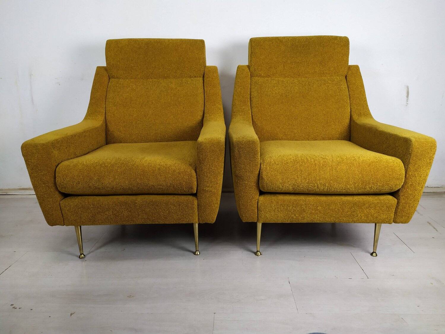 Fauteuils en velours moutarde, 1960