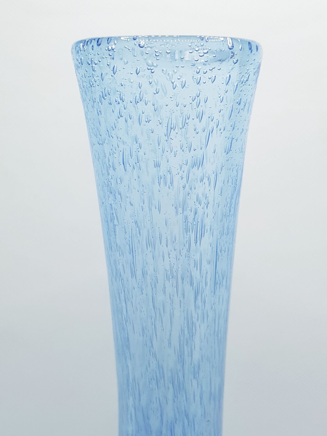 Carafe mauve soufflée à la main