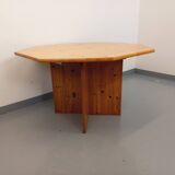 Vintage octagonal dining table from the 1980s in pine with an extension.