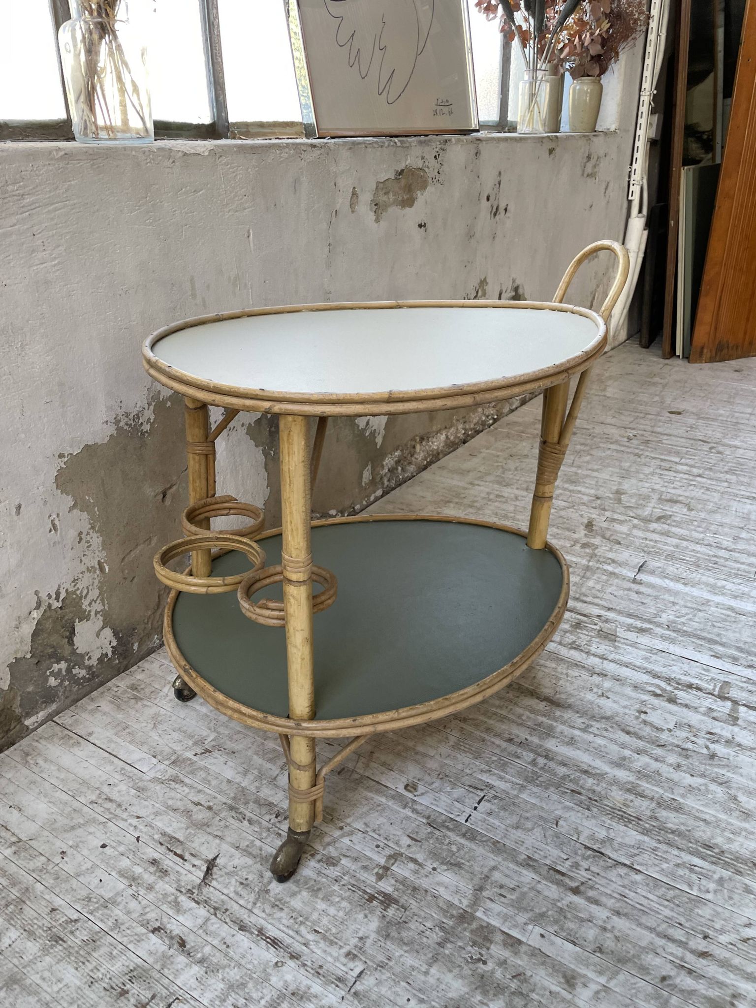 Desserte, table roulante en rotin années 60