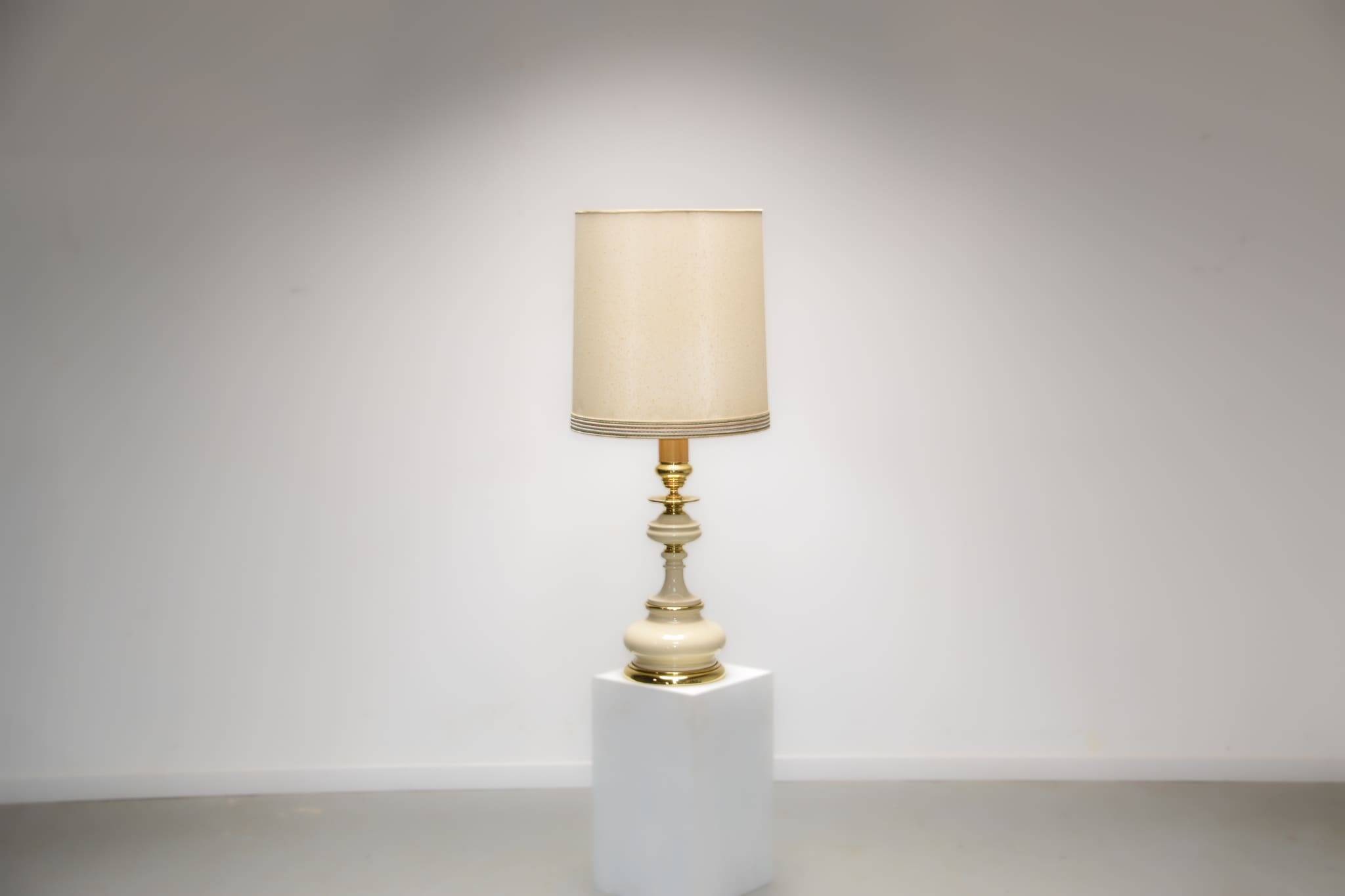 Lampe Cenacchi surdimensionnée beige et or. Vers 1980.