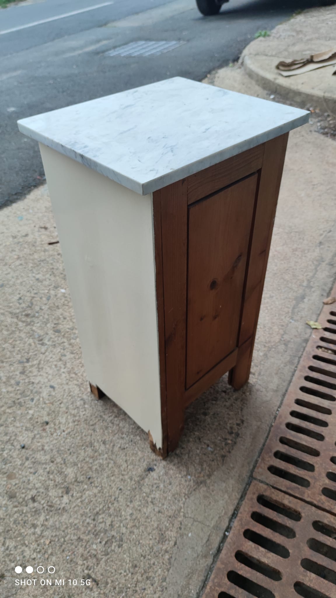 Meuble parisien en bois peint