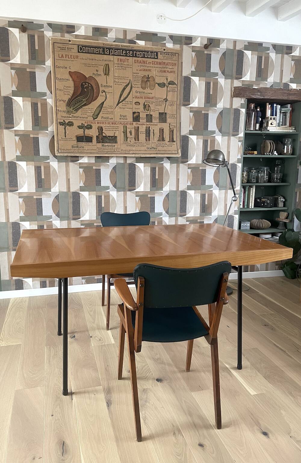 Extendable table designed by Alain Richard