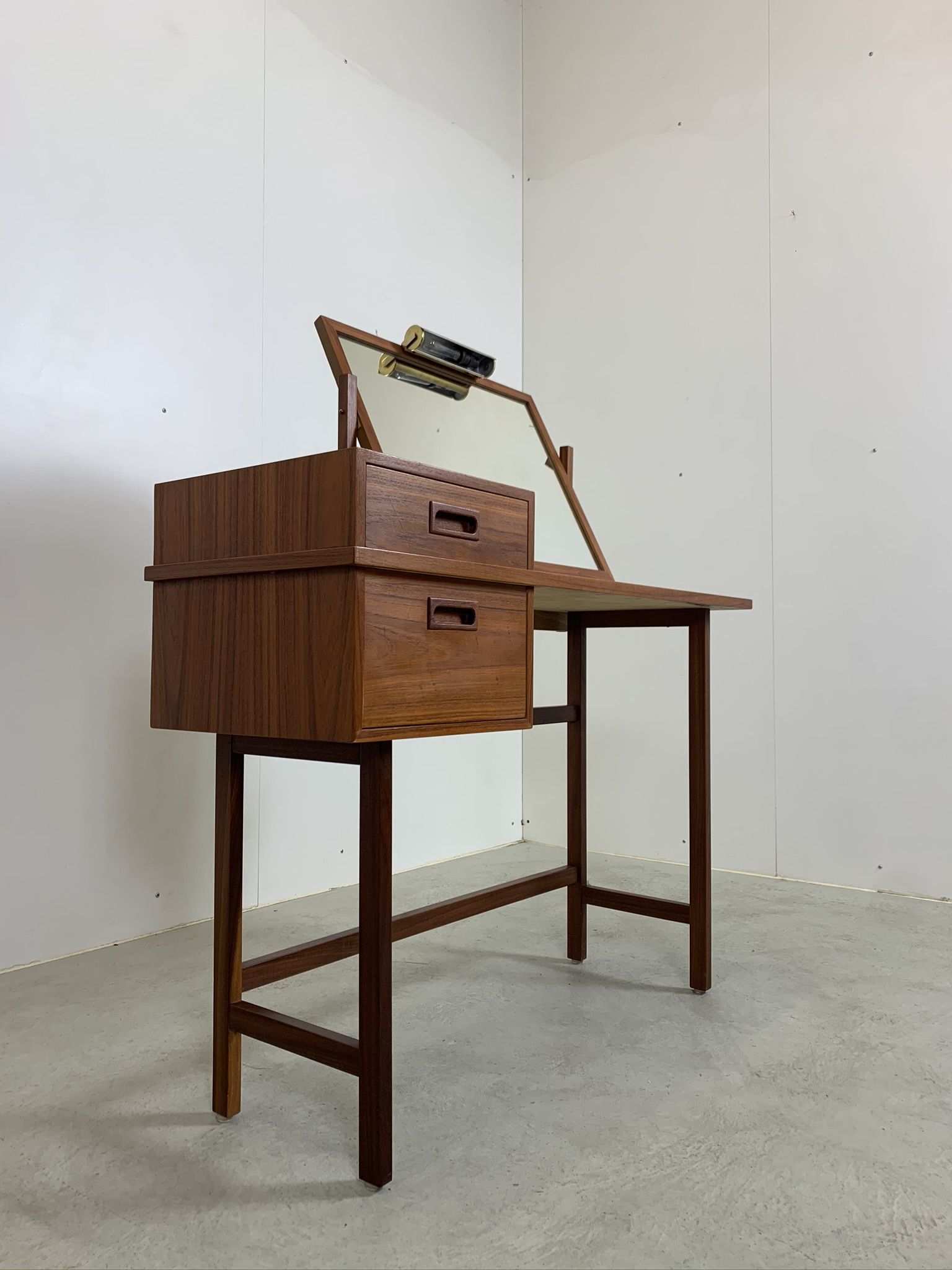 Coiffeuse en teck du milieu du siècle par AB Glas & Trä, années 1960
