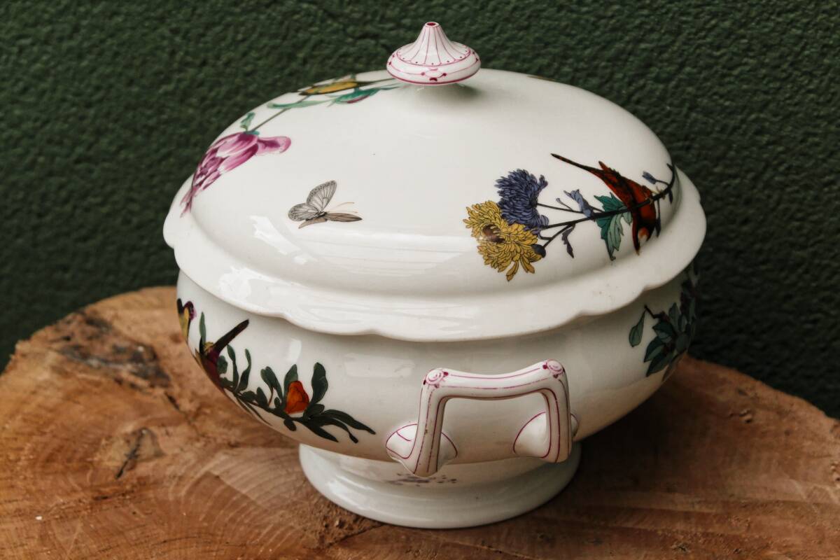 Pillivuyt porcelain tureen, gold medal 1867