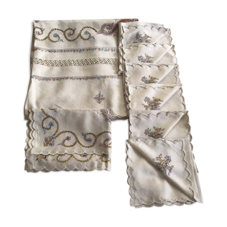 Nappe et serviettes en soie grège brodée de motifs cachemires  en couleur