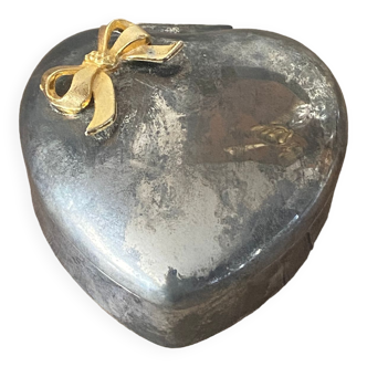 Boîte cœur en métal argenté