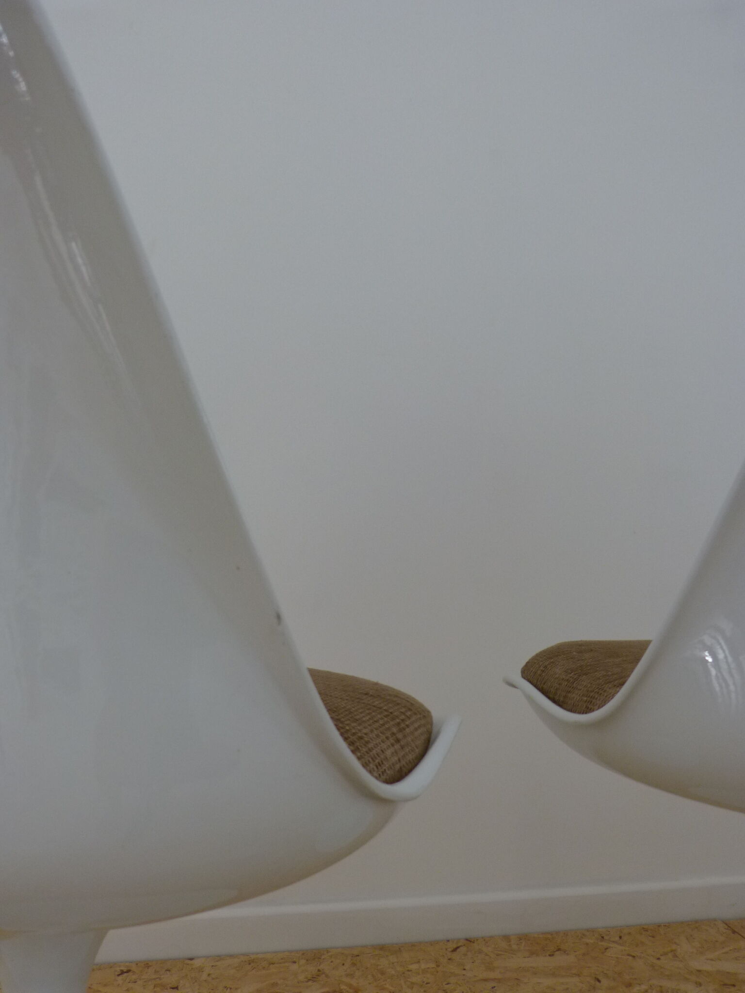 2 Tulip chairs by Eero Saarinen for Knoll International