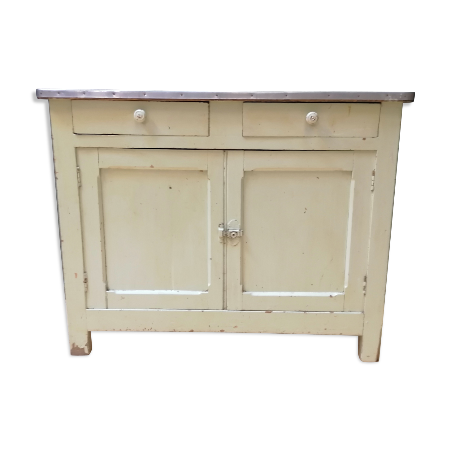 Furniture kitchen on in 60s formica