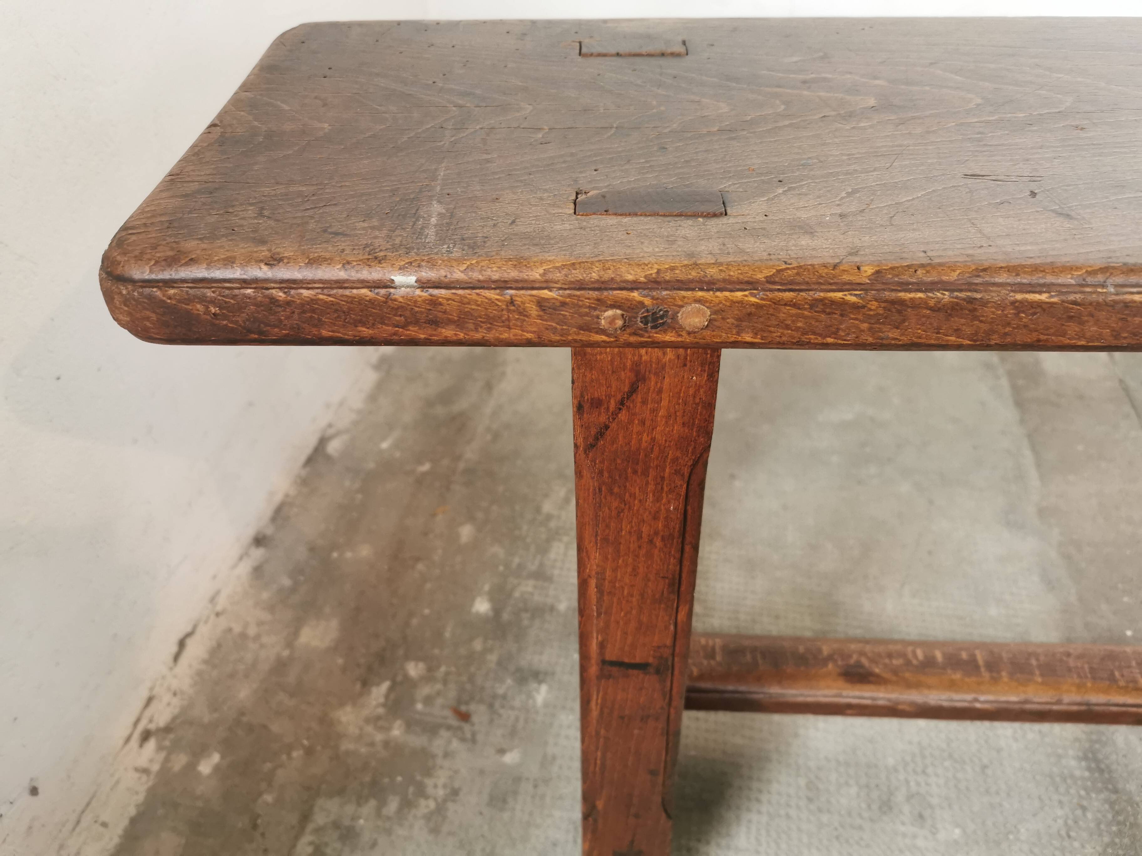 Paire de bancs anciens en chêne