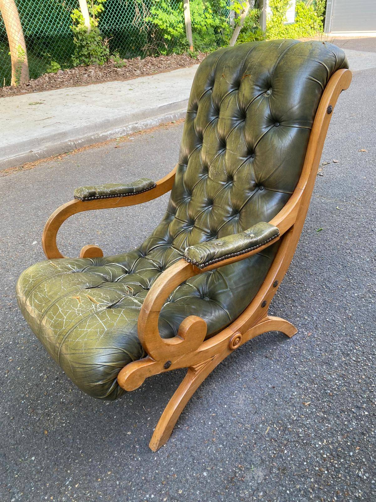 English Chesterfield olive green relax armchair