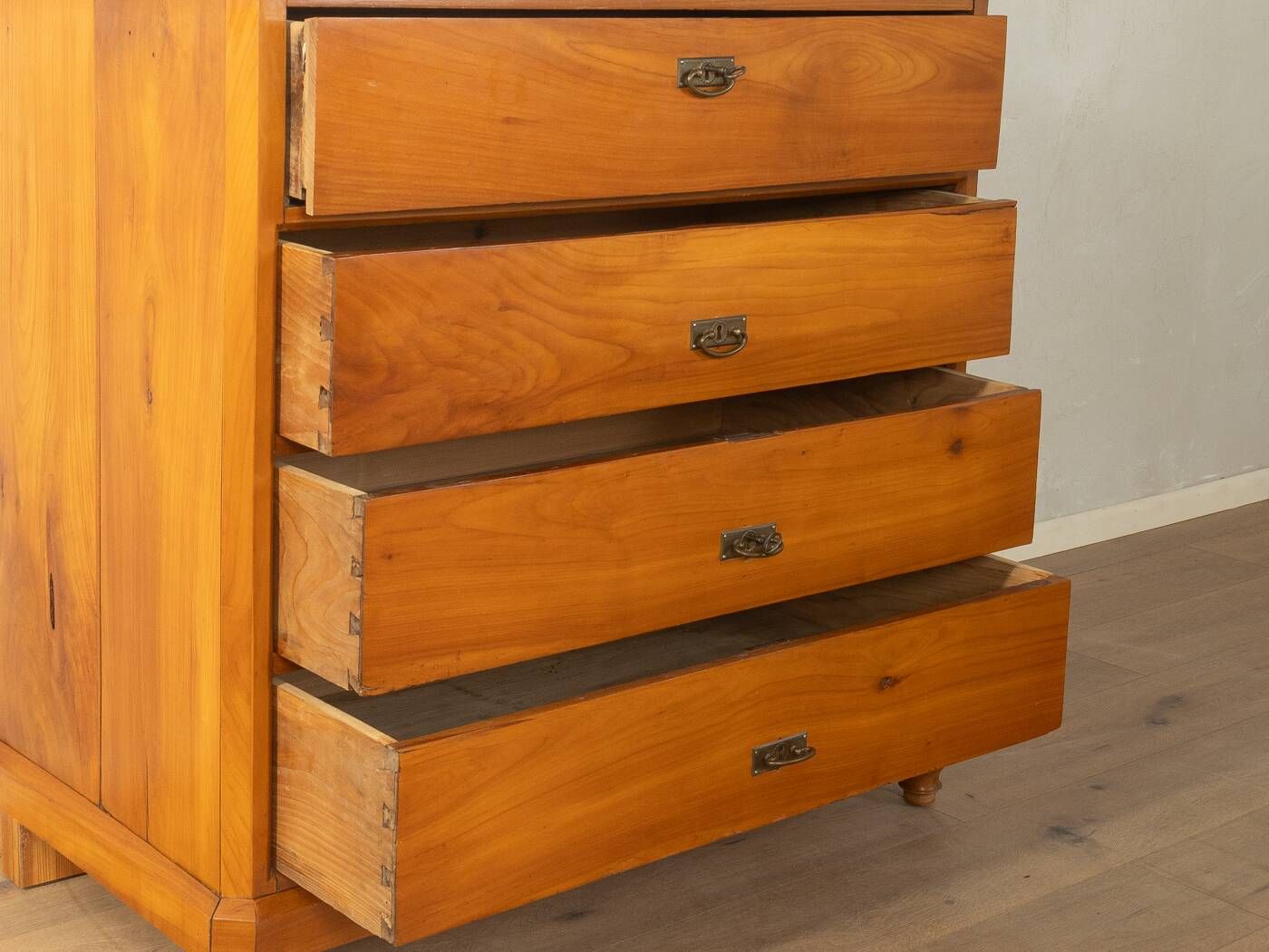 Commode Biedermeier en placage de cerisier, 19e siècle