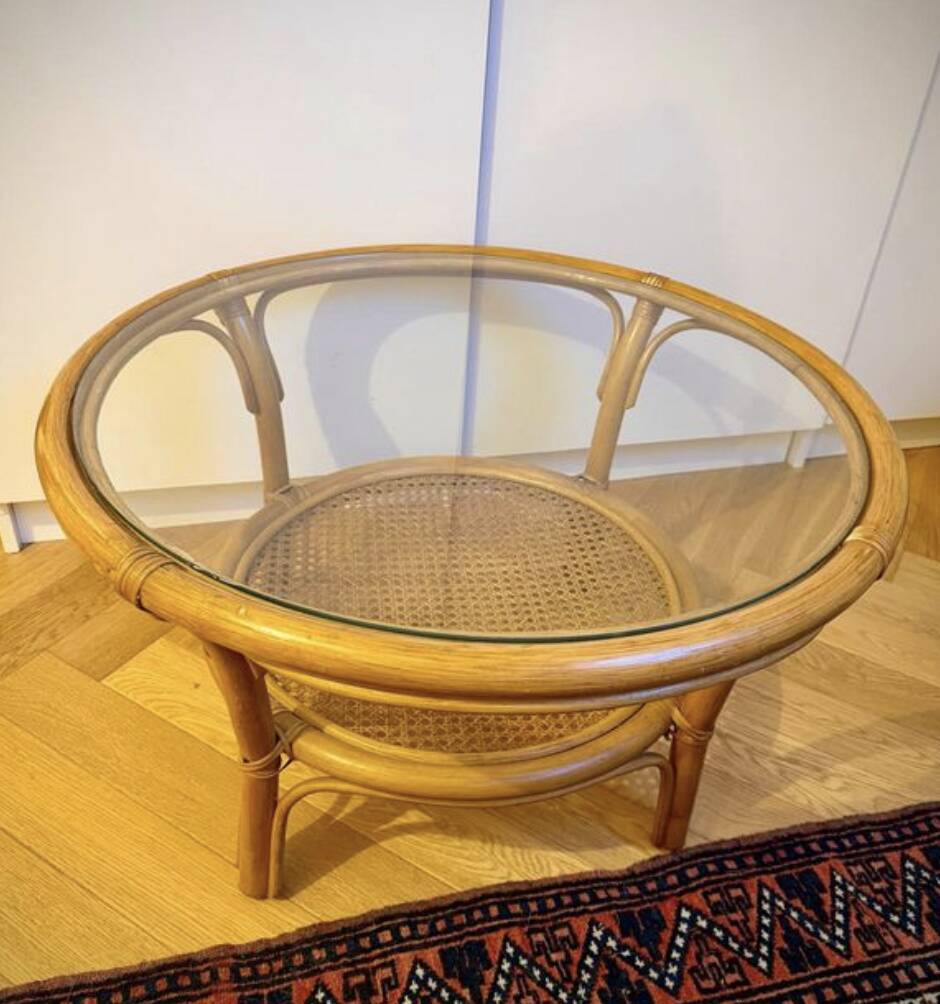 Table Basse Ronde Vintage en rotin avec plateau en verre et cannage