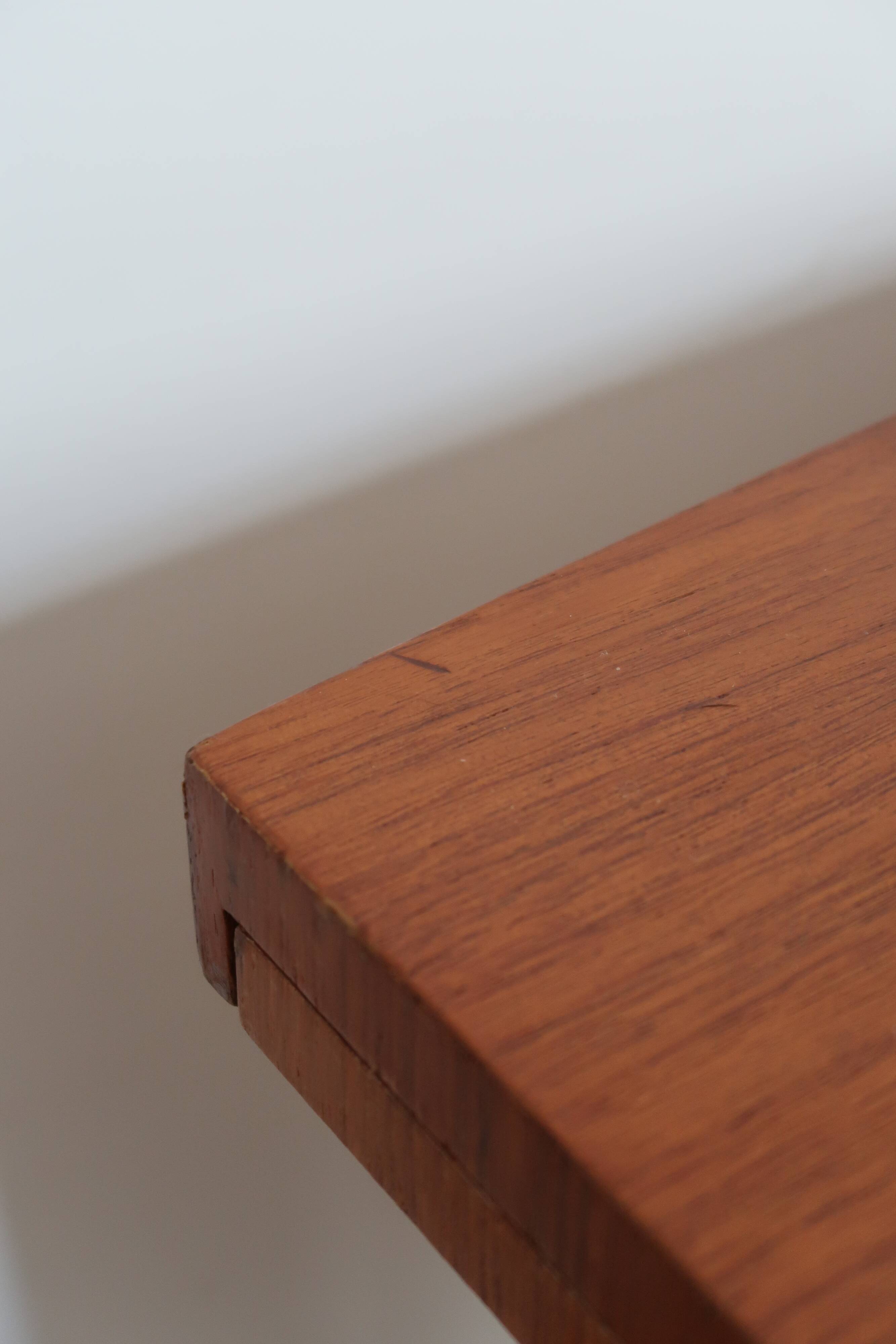 Large Scandinavian extendable coffee table