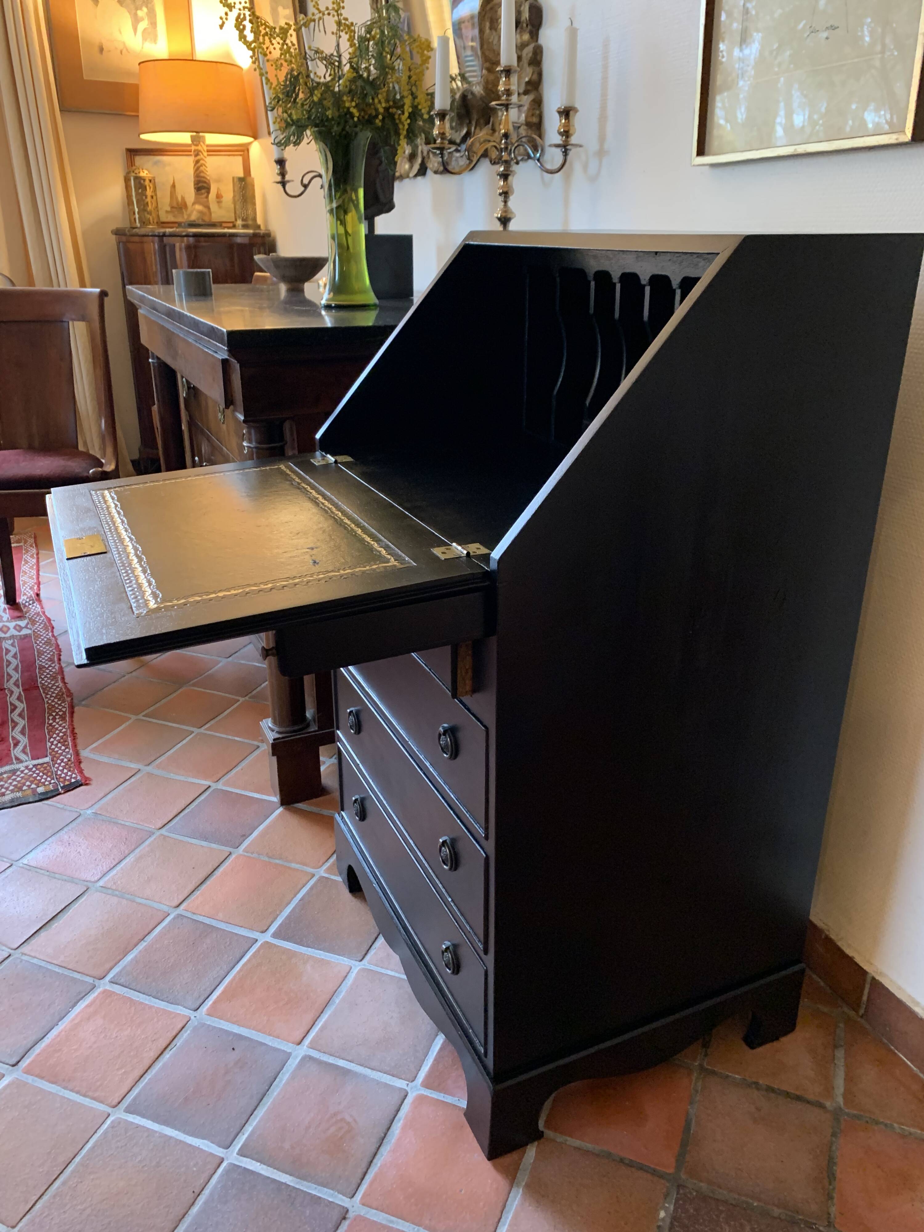 Small convenient secretary