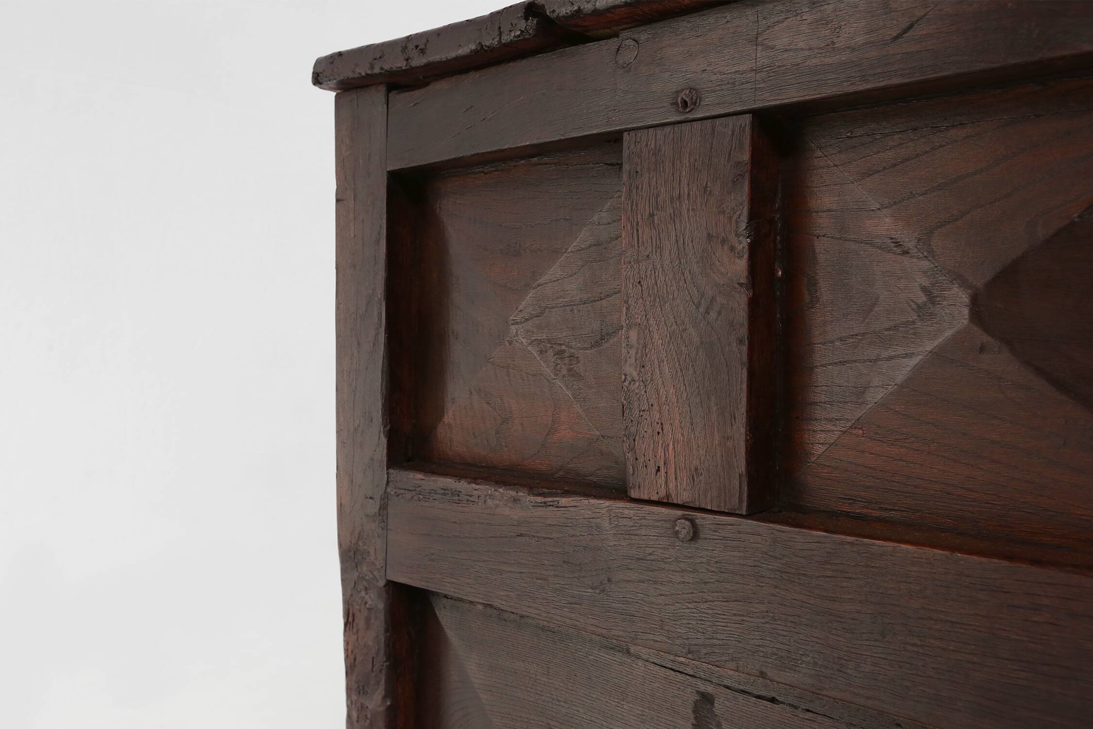 Buffet géométrique français unique du 16ème siècle en chêne