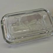Very nice glass butter dish from Arcoroc in very good condition.