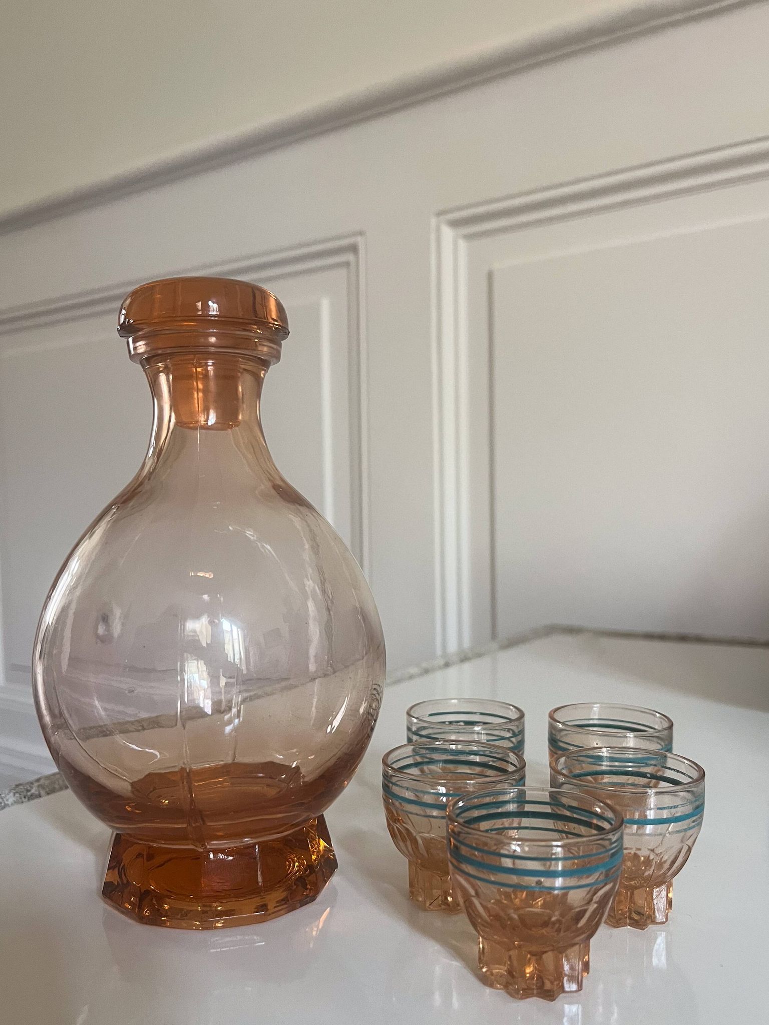 Service carafe and liqueur glass