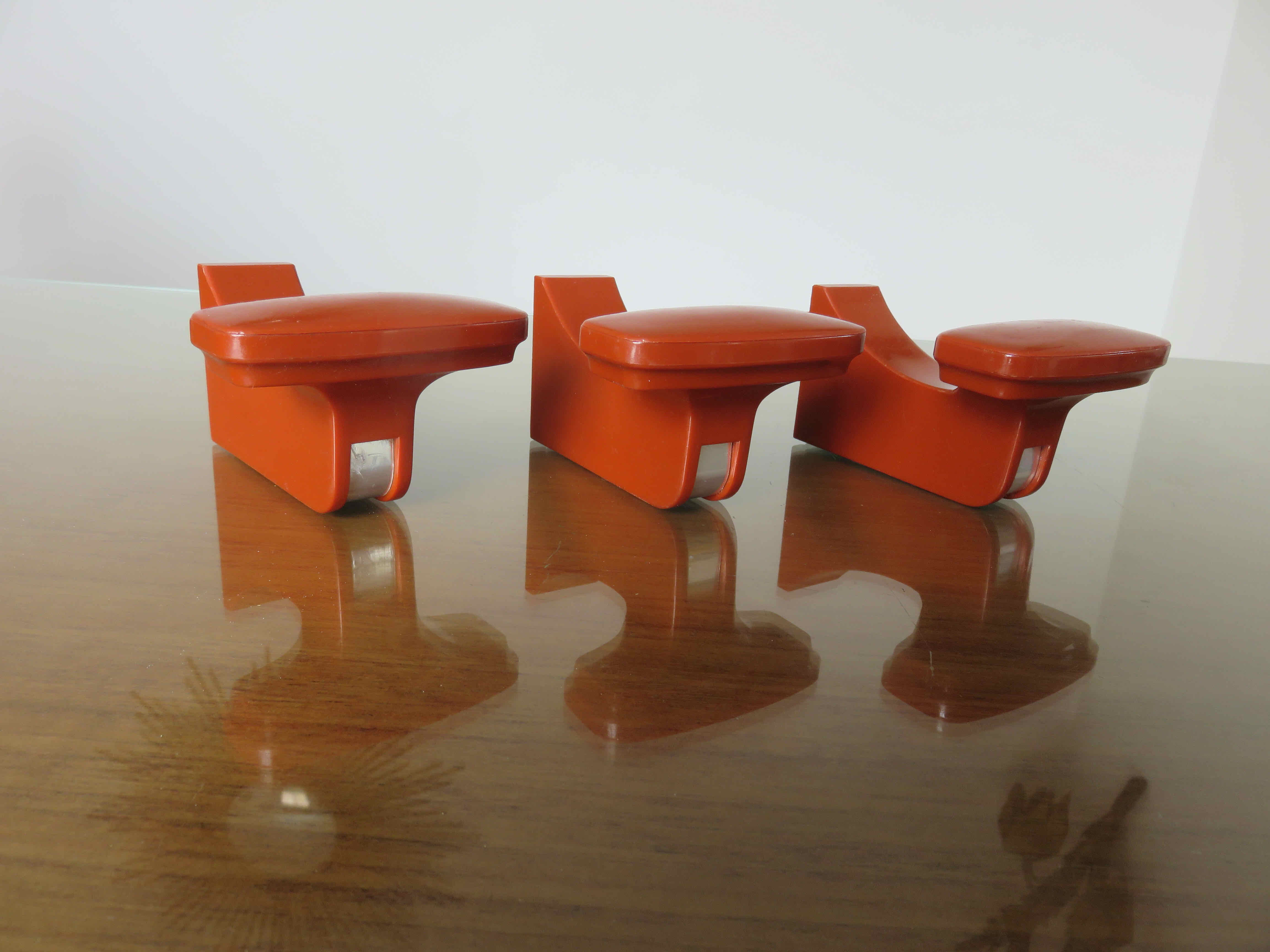 Series of 3 wall hooks grosfillex 70s