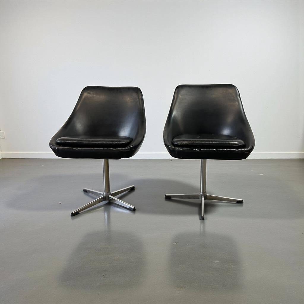 Vintage black shell chair / Star-shaped floor chair