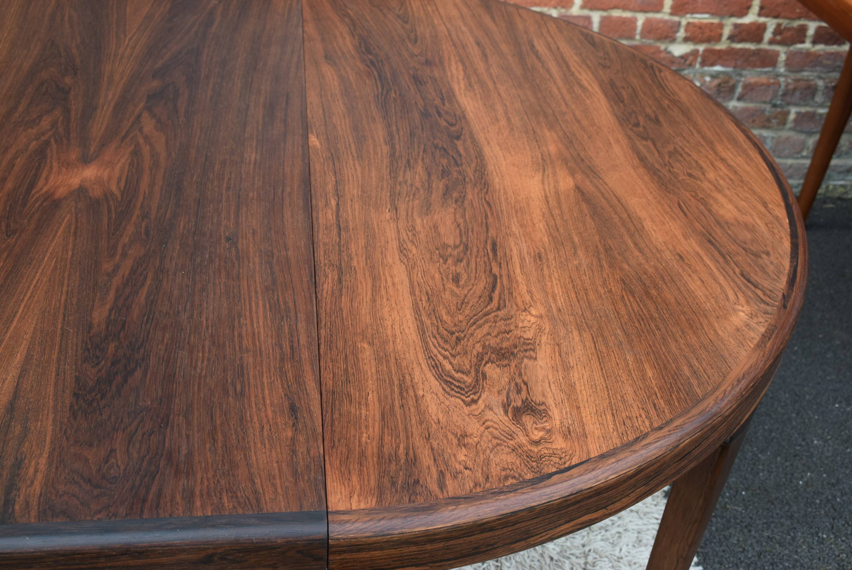Rio rosewood table