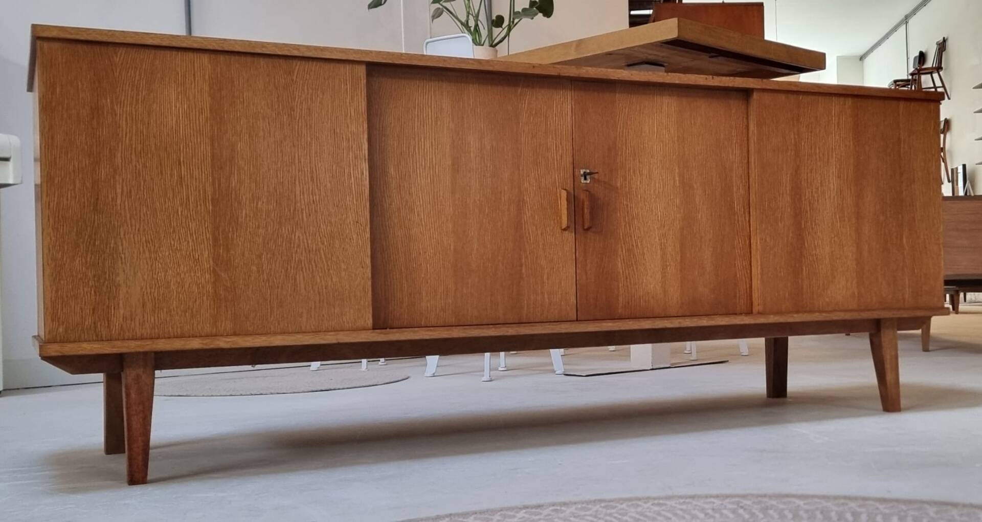 Buffet du milieu du siècle