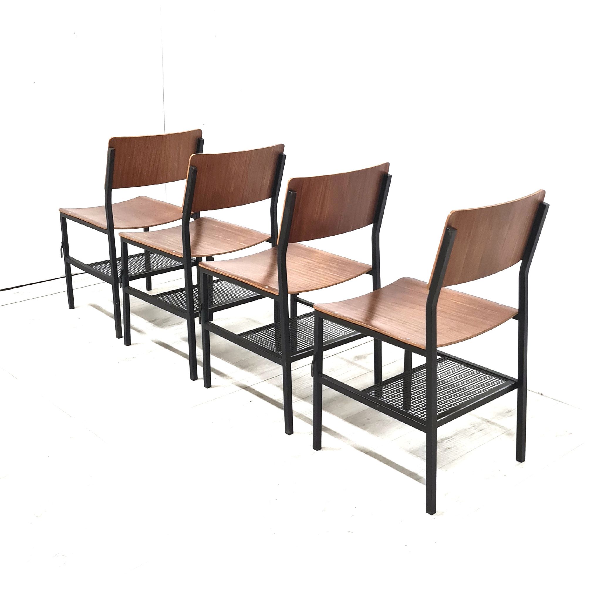 Ensemble de 4 chaises industrielles, Pays-Bas années 1970