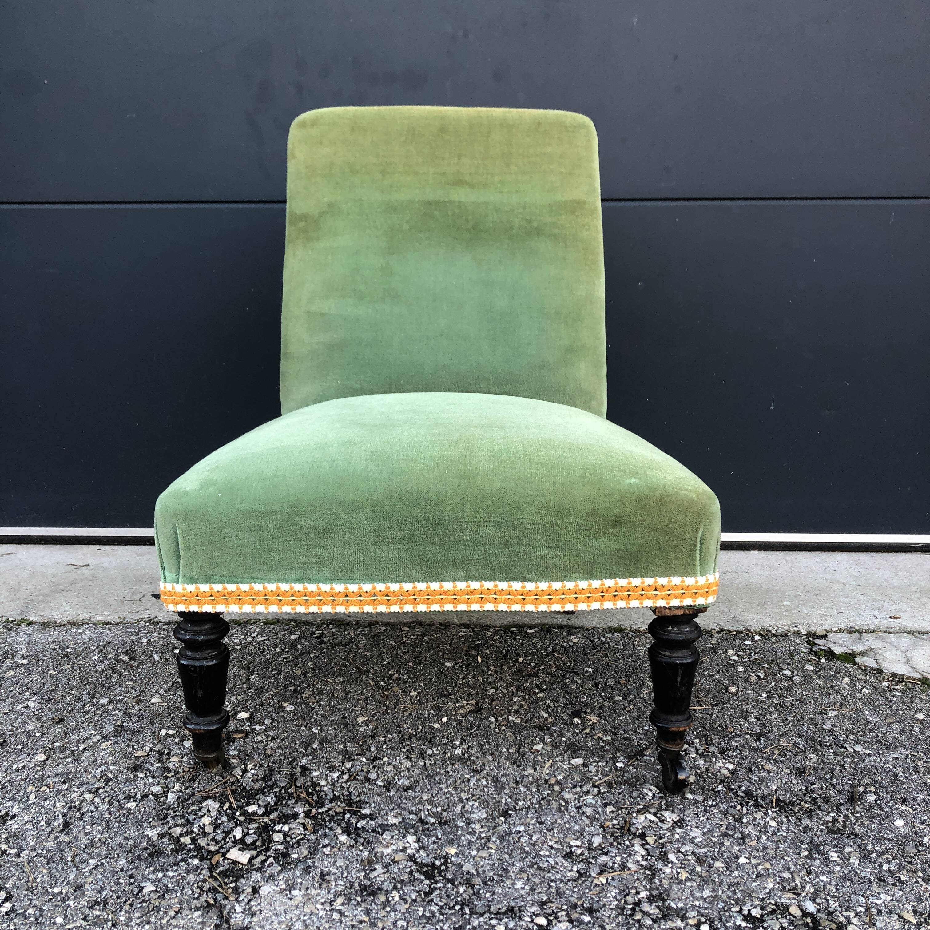 Toad armchair