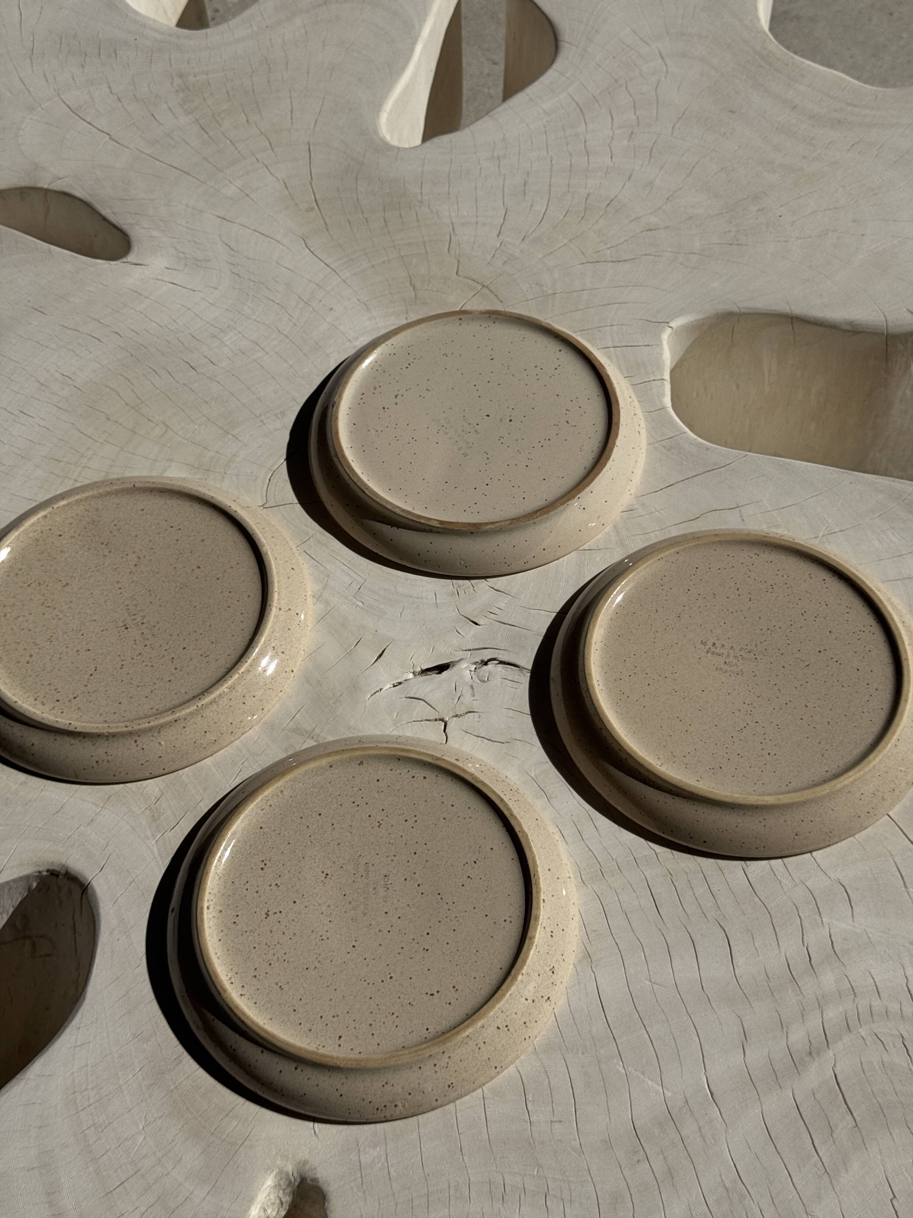 Set of 4 hand-painted Pornic stoneware plates D21