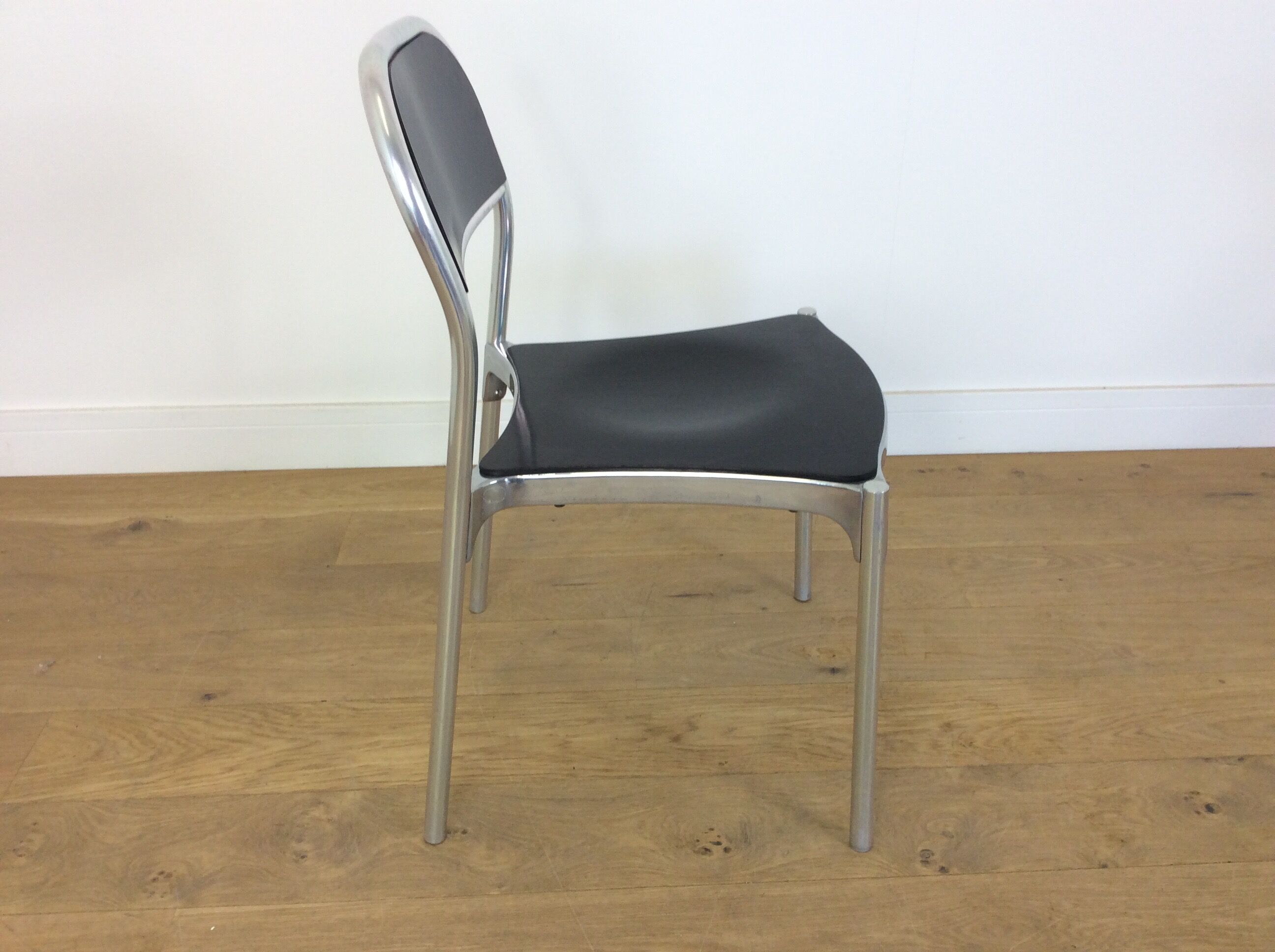 Table et chaises de milieu de siècle