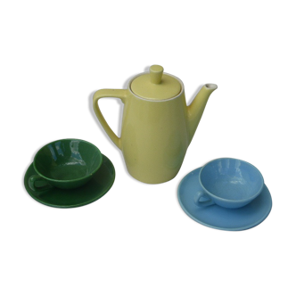 Coffee service consisting of a coffee maker in yellow melitta and two cups in faience one green and a vintage blue 1950