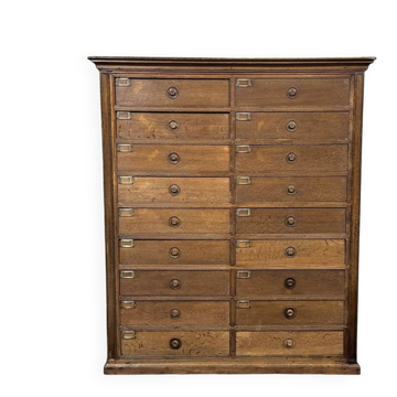Notary's cabinet with 18 drawers in oak and fir from the early 20th century.