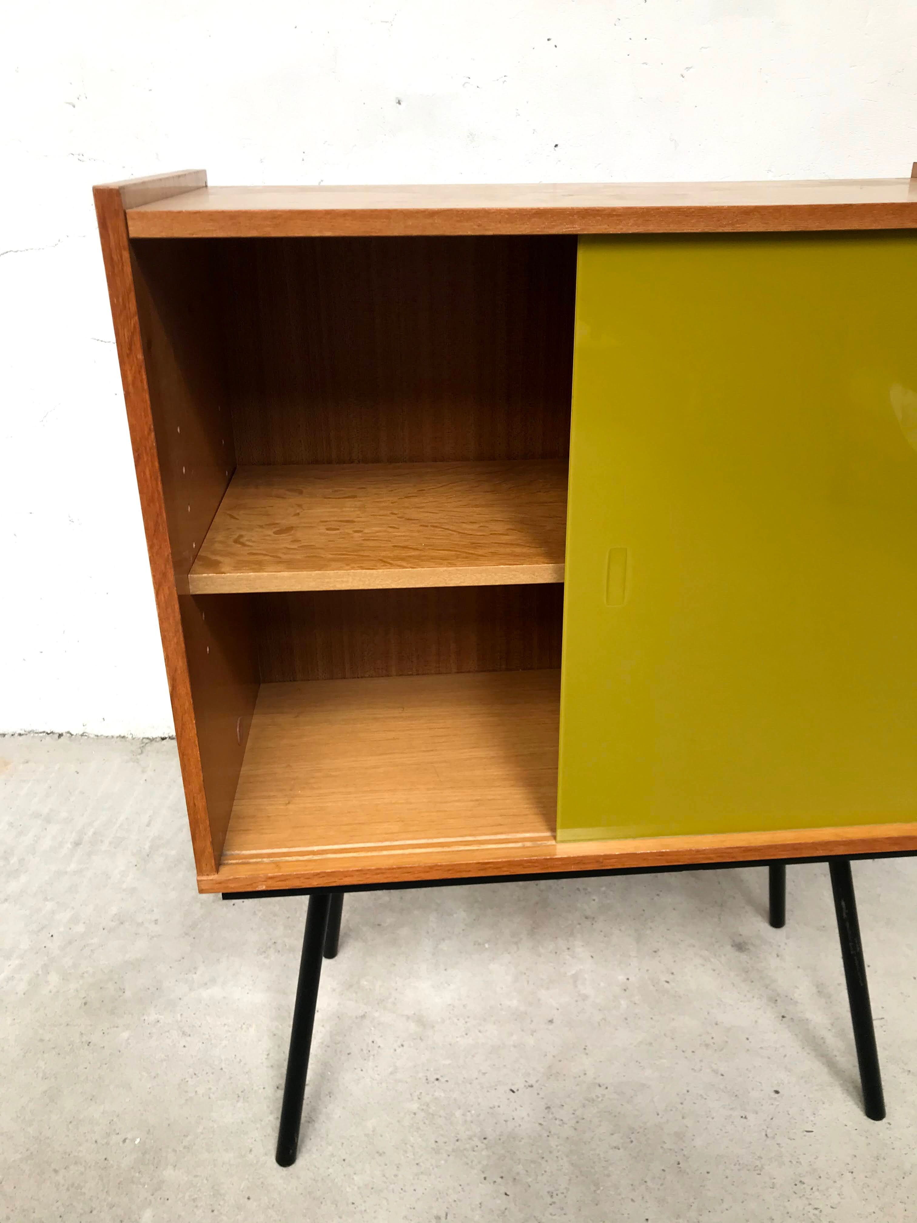 Vitrine petit meuble bois blond vintage années 60