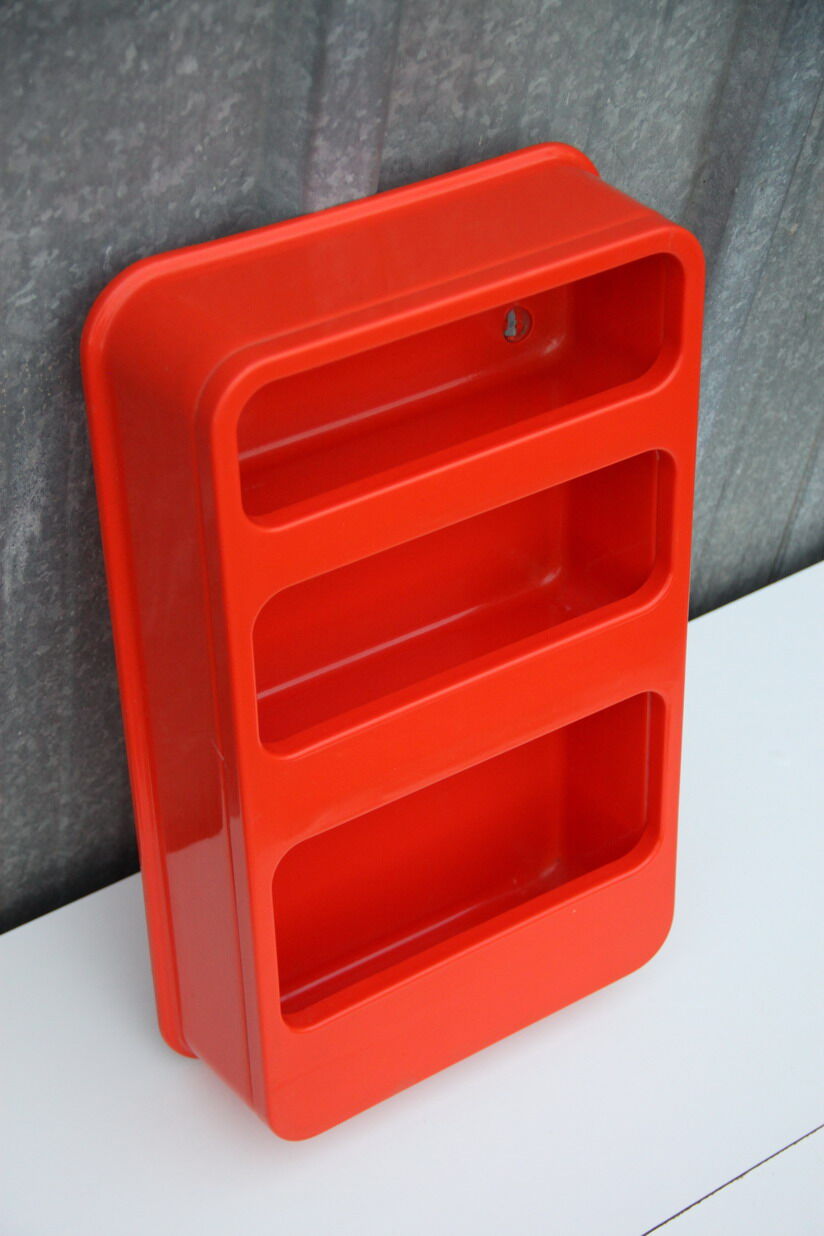 Plastic shelf design Jean Claude Maugirard, published by Formag, distributed by Prisunic