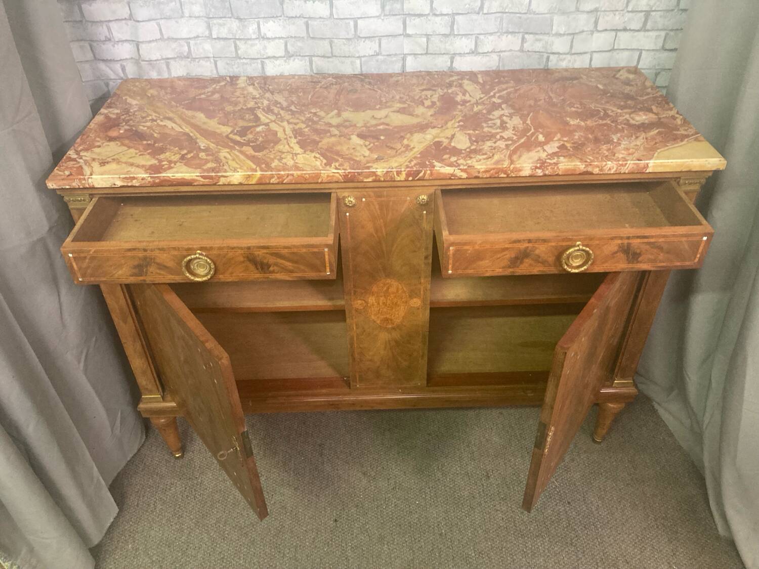 Buffet marqueté