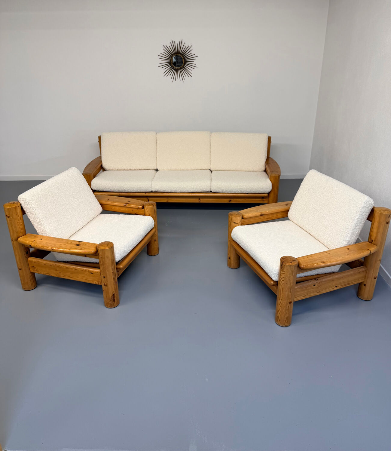 Canapé en pin massif et bouclette design scandinave des années 70