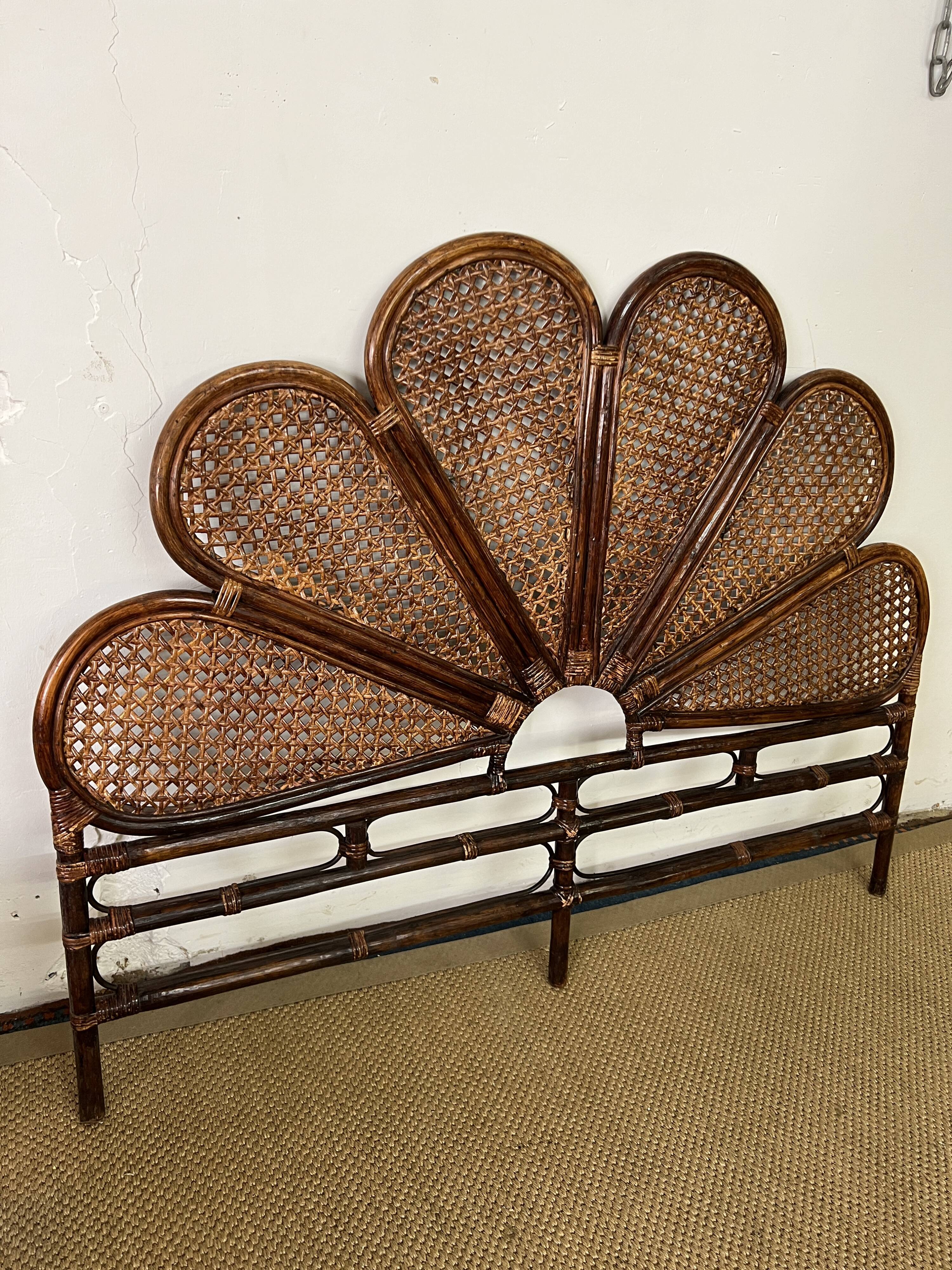 Rosette headboard in vintage rattan and canework