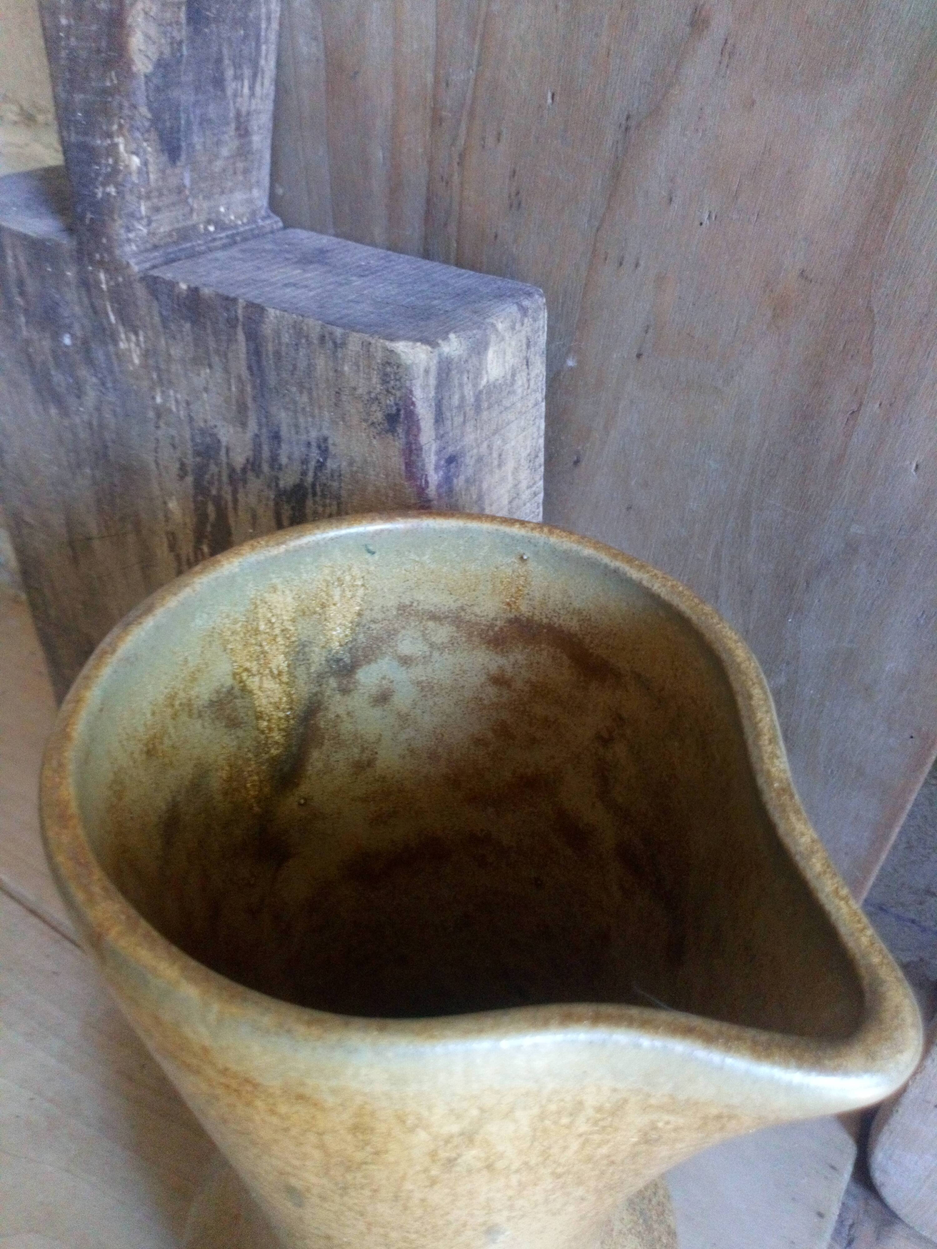 Pichet vintage à anse en terre émaillée