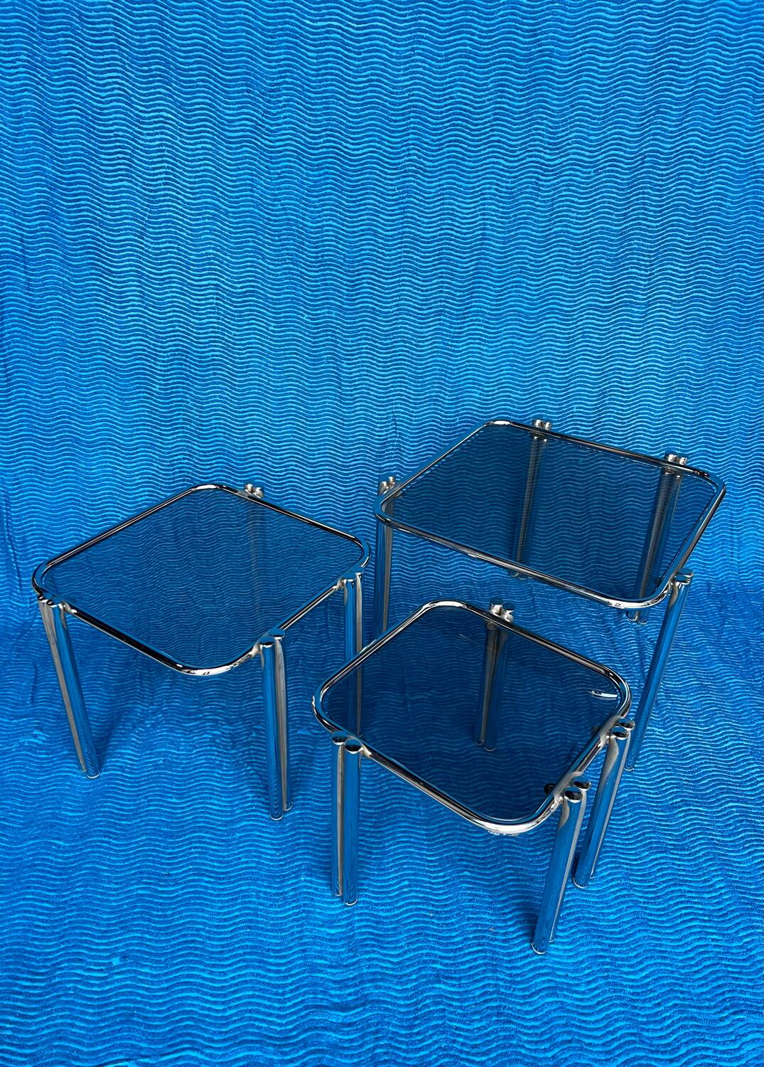 SET OF 3 NESTING TABLES WITH CHROME METAL DOUBLE BASE AND SMOKED GLASS