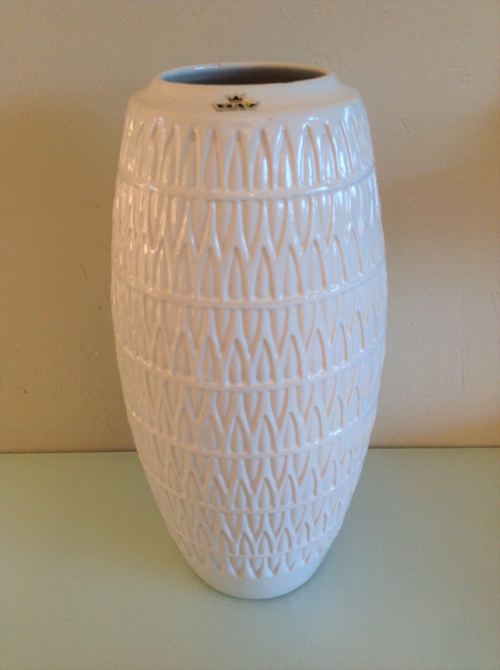 Ovoid vase in white ceramic pr Bay Keramik / vintage 60s-70s