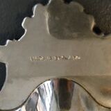 Cup door wears silver metal shell soap