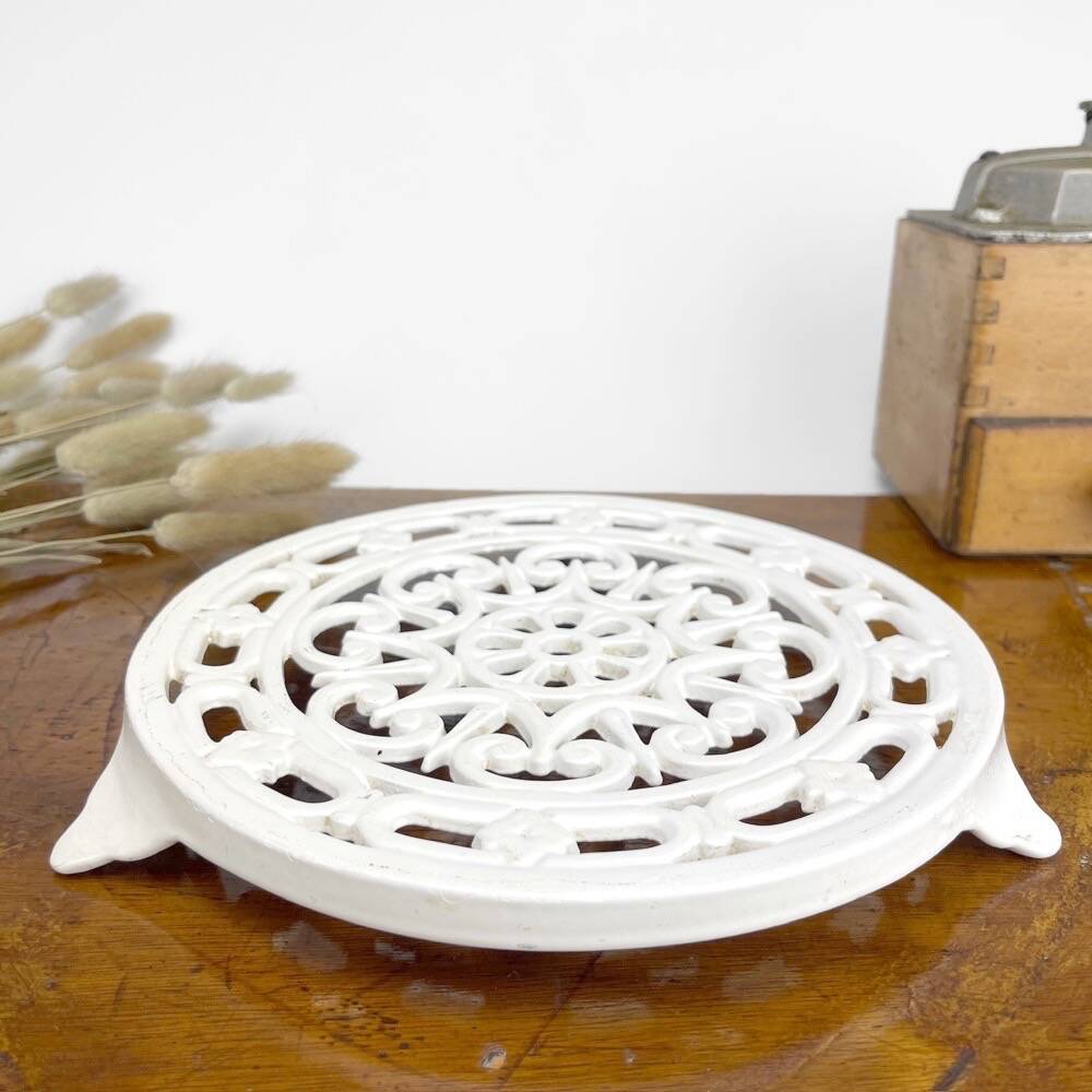 Decotec white cast iron trivet