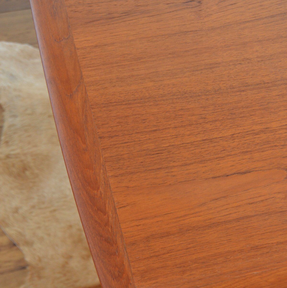 Scandinavian dining table with 1960s extensions (6 to 12 people)