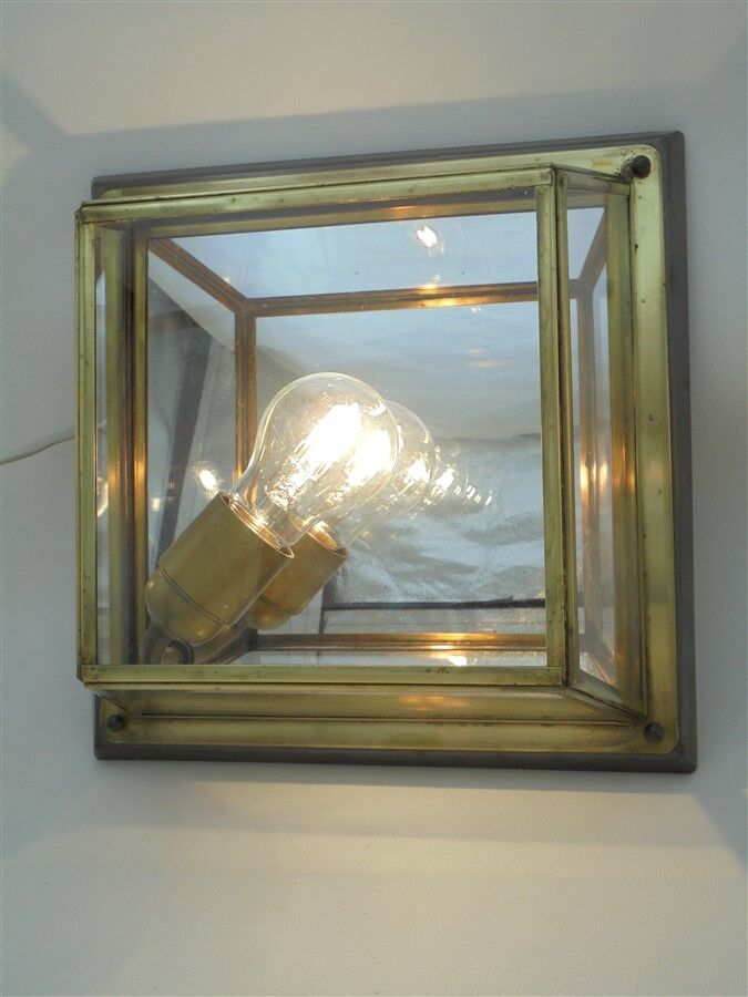 Square sconce with mirror background
